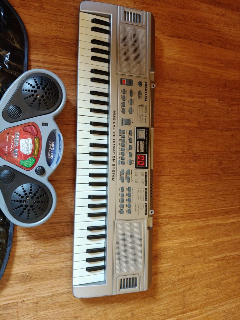 Organki , gitara, perkusja