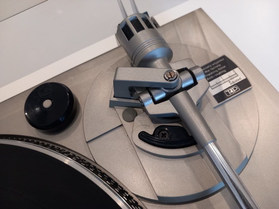 TECHNICS SL - B300  Gramofon full automat