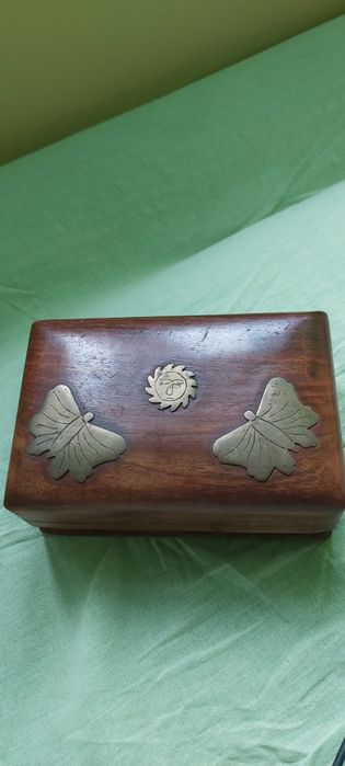 Szkatułka drewniana z motylami