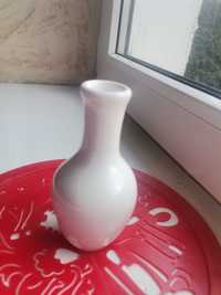 Malutki ceramiczny wazonik