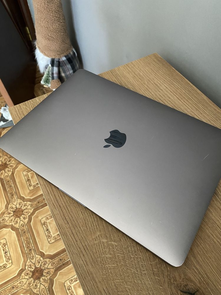 MacBook Pro 2016 (13-inch) i5, 8 ОЗУ, 250 SSD