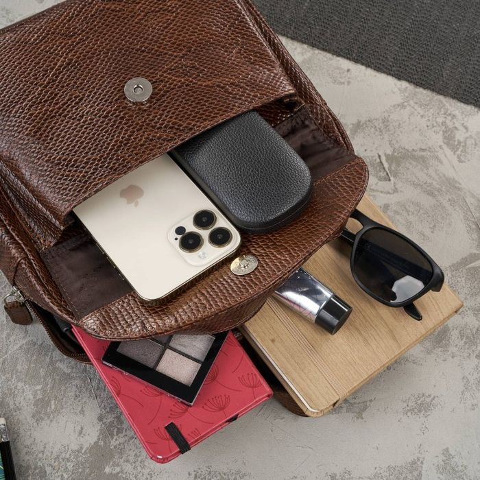 plecaczek damski skórzany brązowy wężowy wzór mały miejski plecak