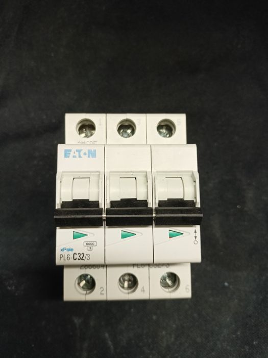 Автоматичний вимикач EATON