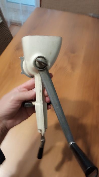 М'ясорубка подрібнювач  ручна механічна емалірована ГОСТ