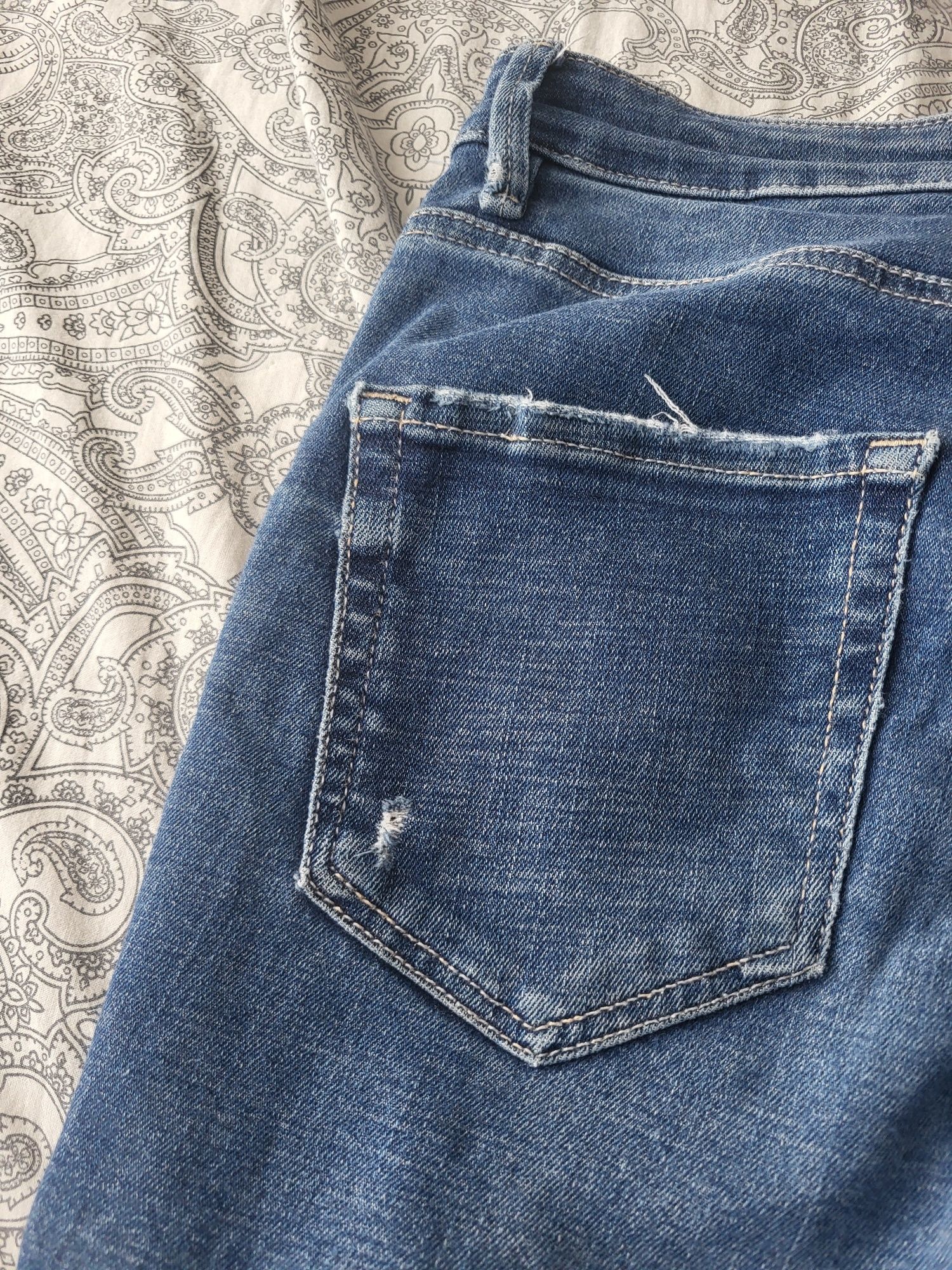 Jeansy Stradivarius petite skinny Regular rozdarcia regularny pas