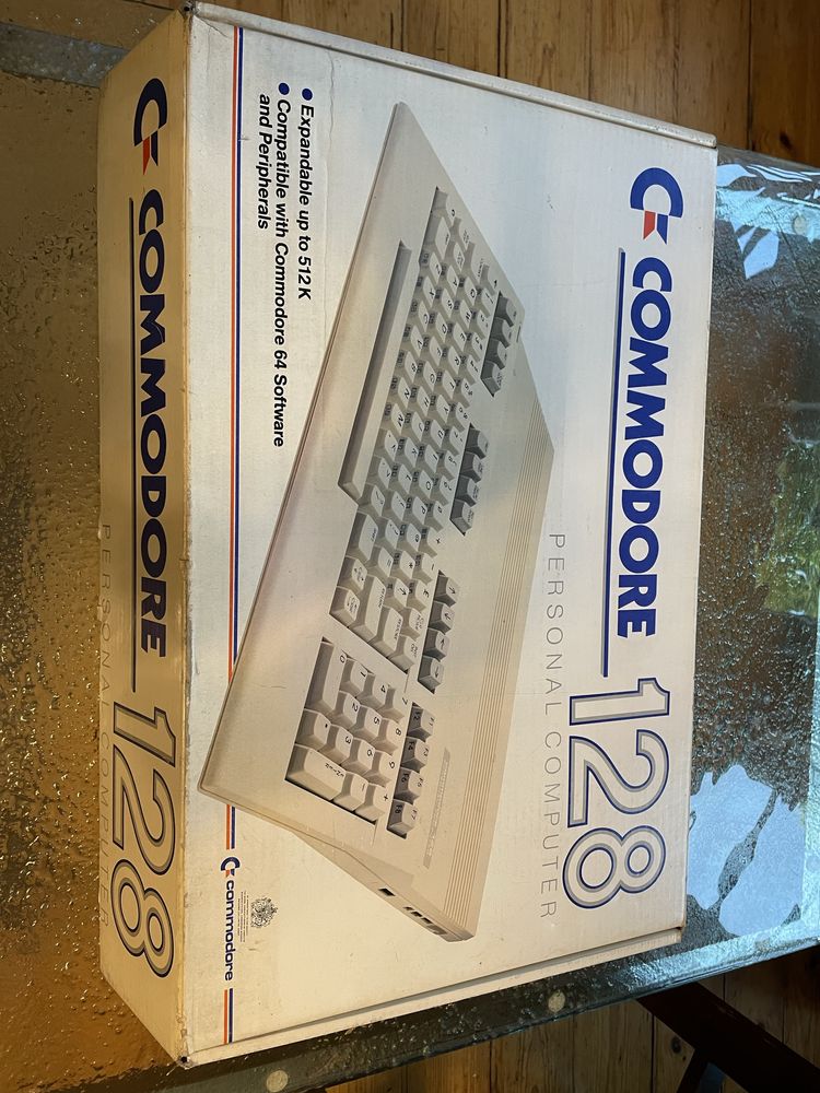 Commodore 128 dzialajacy_pełen zestaw