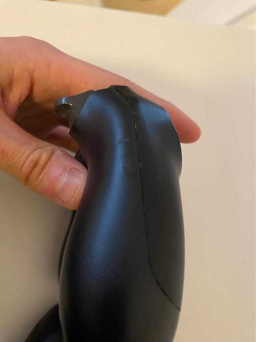 Comandos DualShock 4 Pretos – Usados, mas em Excelente Estado!