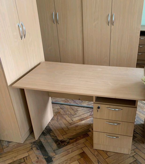 Столи офісні 120*60 та 140*70