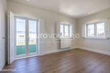 Moradia T4 totalmente remodelada