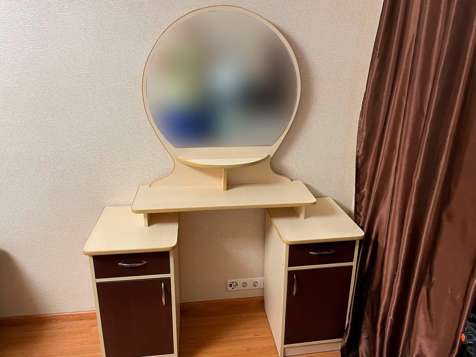 Продам трюмо в хорошем состоянии