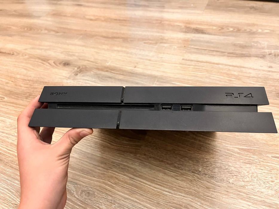 PS4 Slim 1TB — як нова, в комплекті 3 гри, тиха