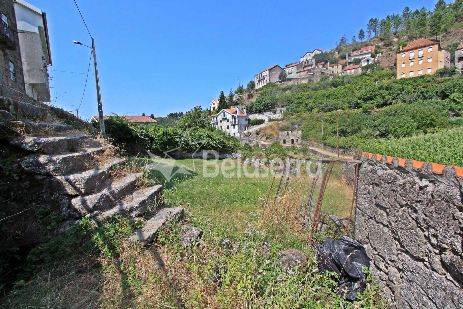 Terreno com área de 2715m² constituído por 2 moinhos