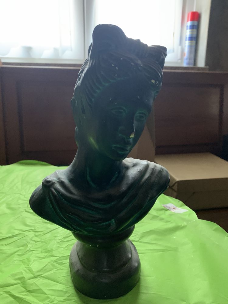 Busto/estátua feminina verde escuro