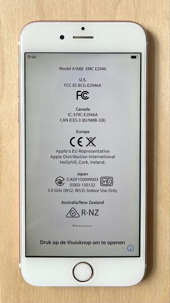 iPhone 6S Model A1688 w kolorze różowym oraz etui