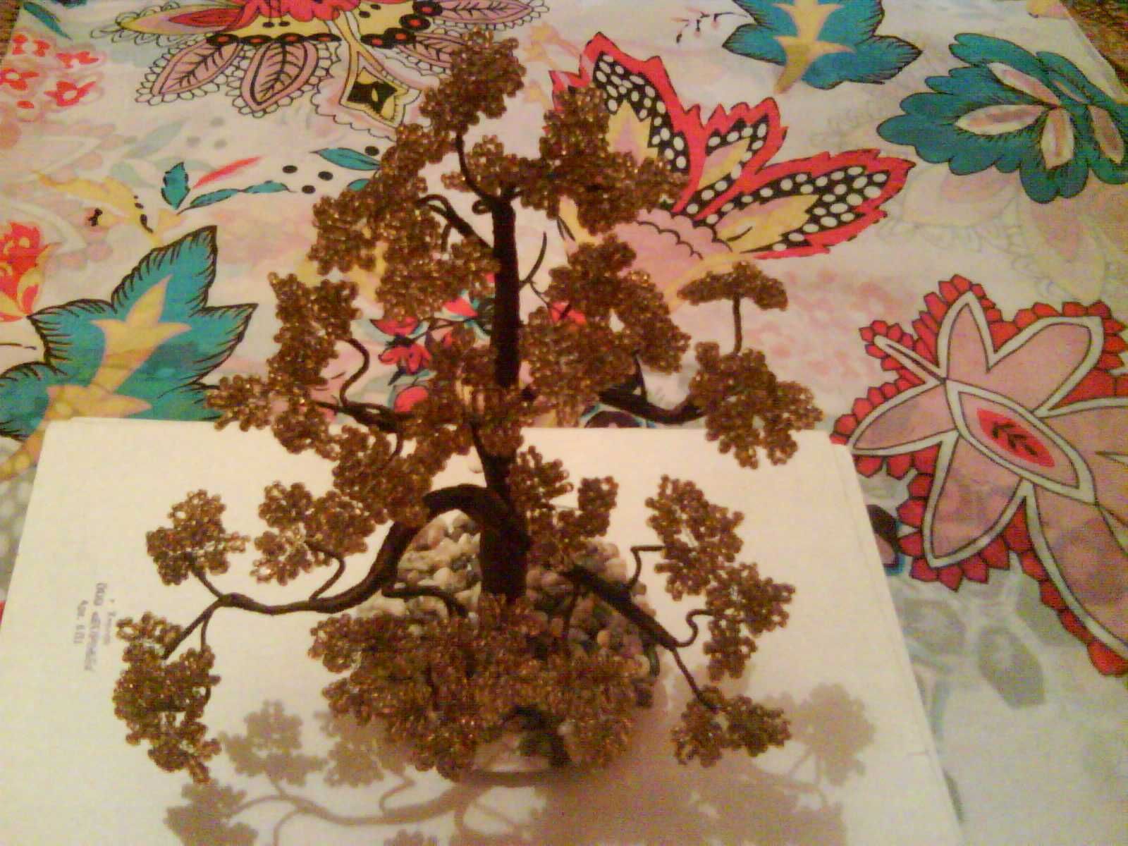 "Золотое" дерево из бисера ручной работы