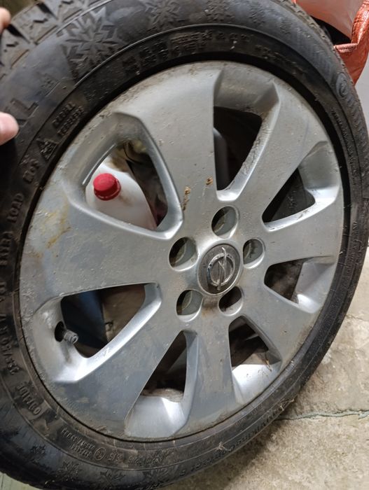 Opony zimowe z felgami