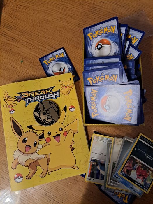 Karty pokemon 240szt. oraz 1 żeton i 1 album