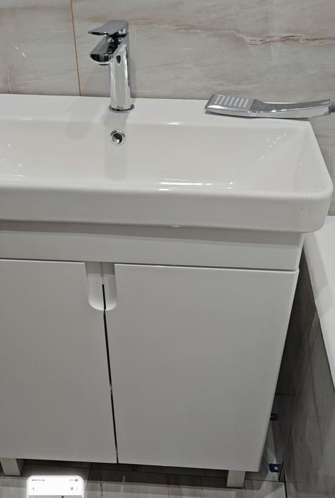 Тумба разом з умивальником