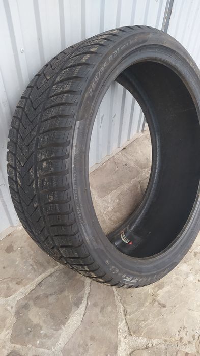 Шини зима / winter  pirelli sottozero 3 255/35 R21 98v
