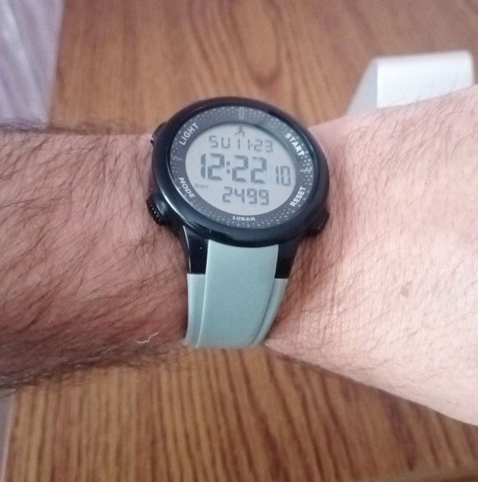 Sprzedam zegarek sportowy.