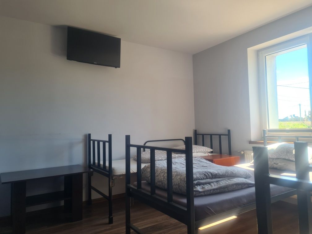 Tanie pokoje do wynajęcia, noclegi pracownicze dla firm, hostel.