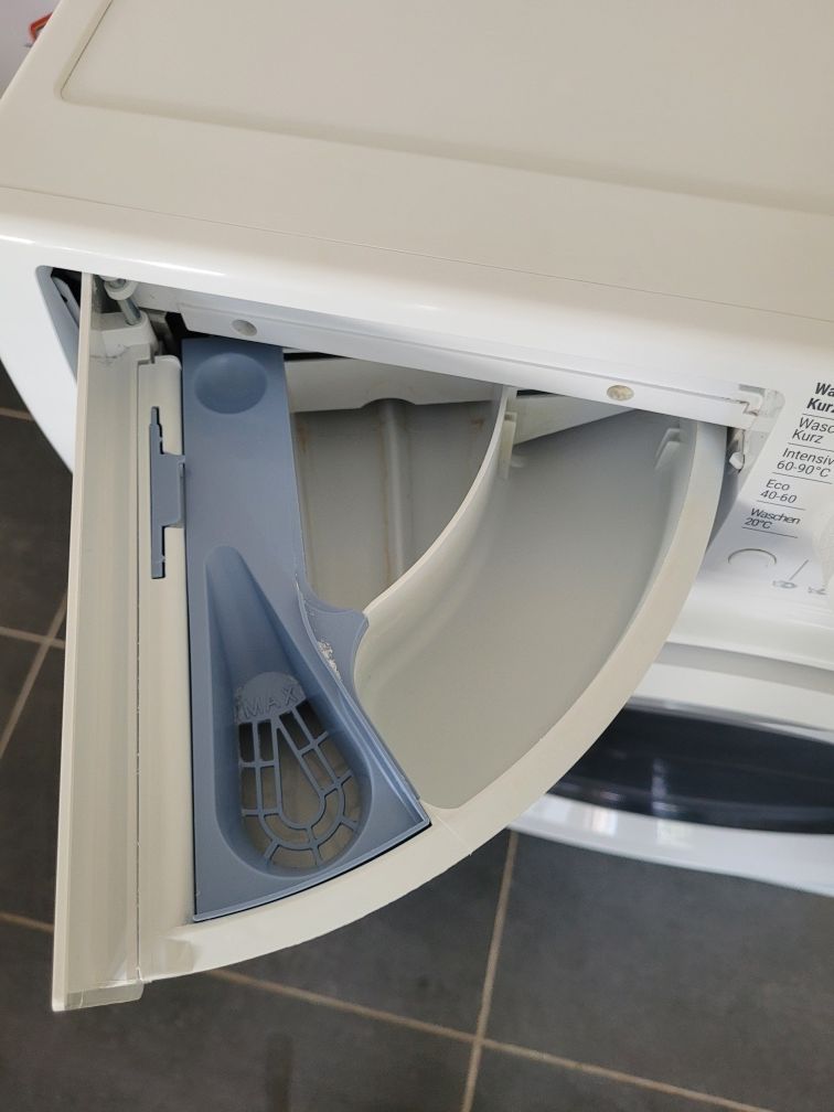Sprzedam pralkosuszarkę firmy Bauknecht 8 kg 1400 obr