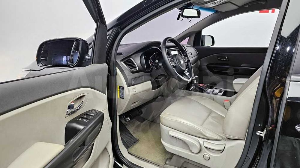 2018 Kia Carnival 9-seater Luxury