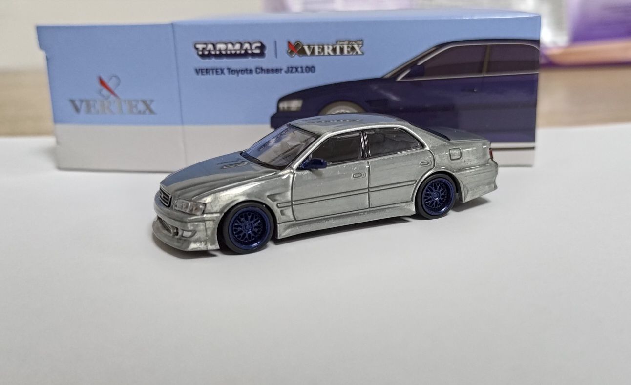 Модель Tarmac 1/64 Toyota Chaser Vertex JZX 100 CHASE