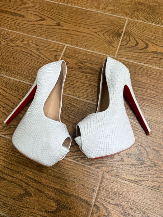 Лабутены туфли 39 размера