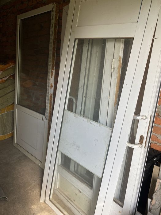 Продам металопластикові  двері