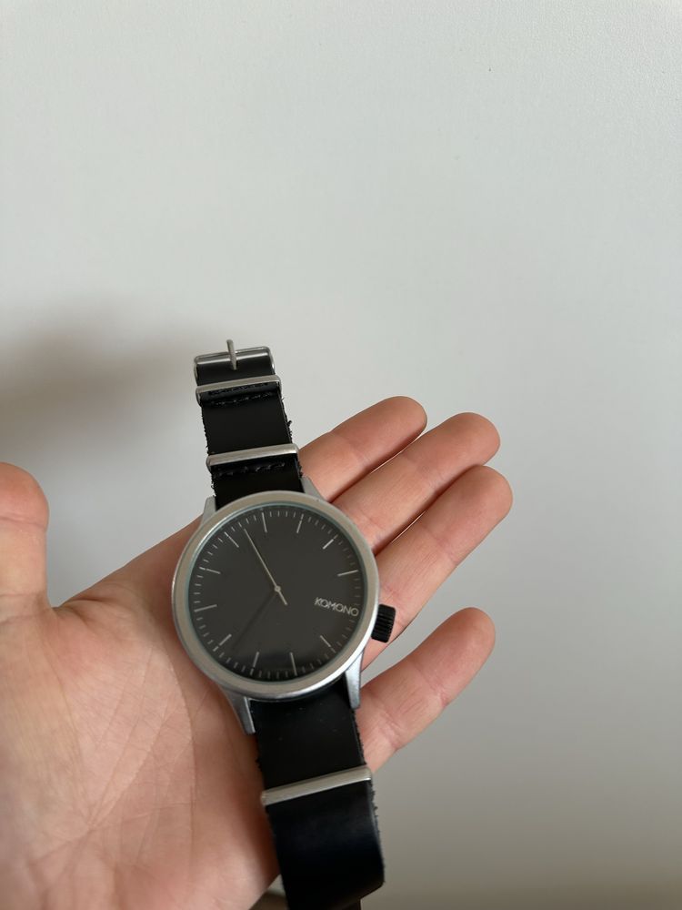 Zegarek KOMONO czarny tarcza 45 mm