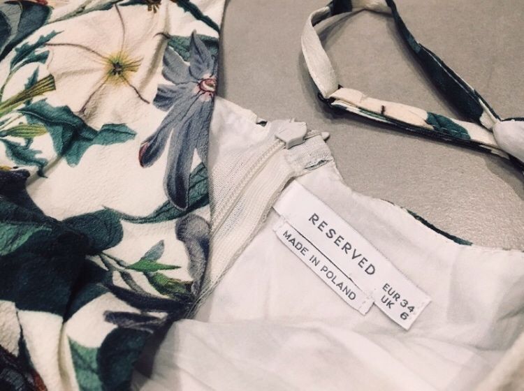 Sukienka na ramiaczkach letnia w kwiaty Reserved
