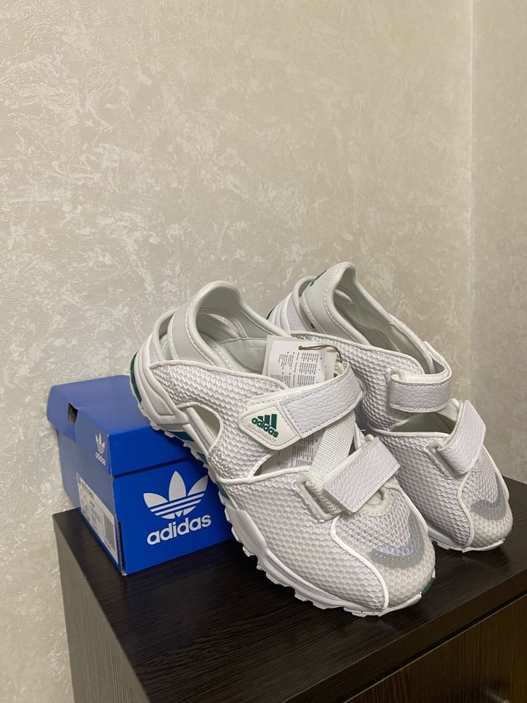 Adidas босоніжки eqt 93sndl