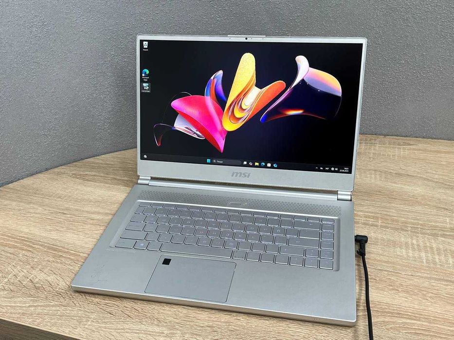 Ігровий ноту MSI Creator 15.6`IPSFullHD/I7-8750H/GTX1060/32DDR4/500SSD