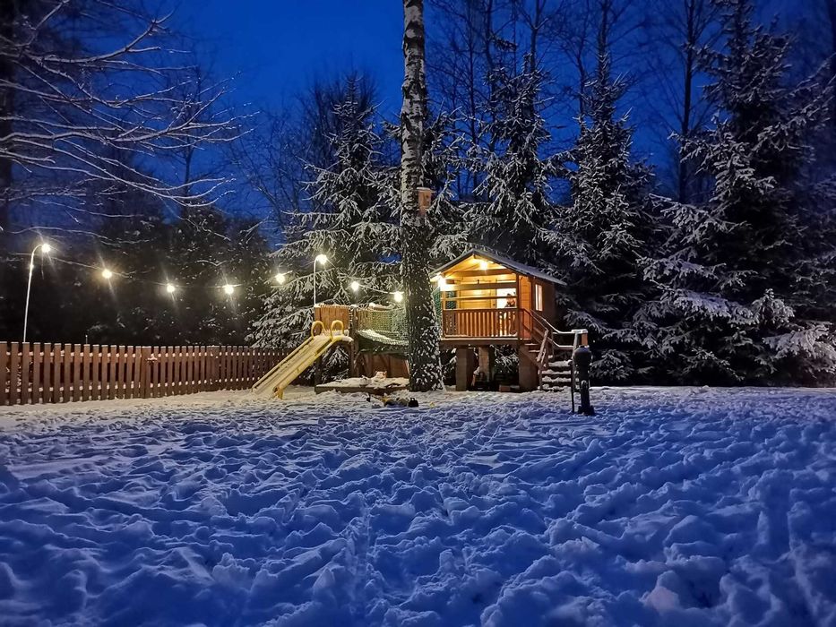 Domek drewniany dla dzieci zjeżdżalnia