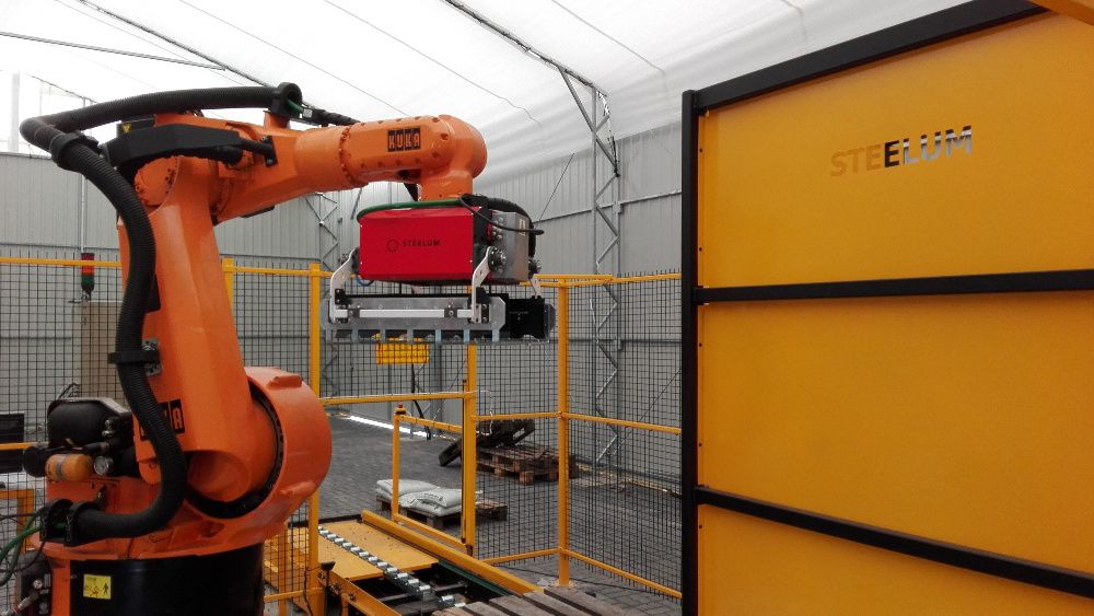 Stanowisko robot przemysłowy KUKA robotyzacja paletyzacja chwytak