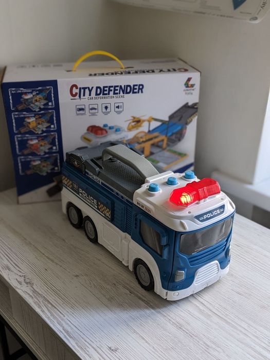 Паркінг Ігровий набір Lunatik Вантажівка гараж трансформер Поліція