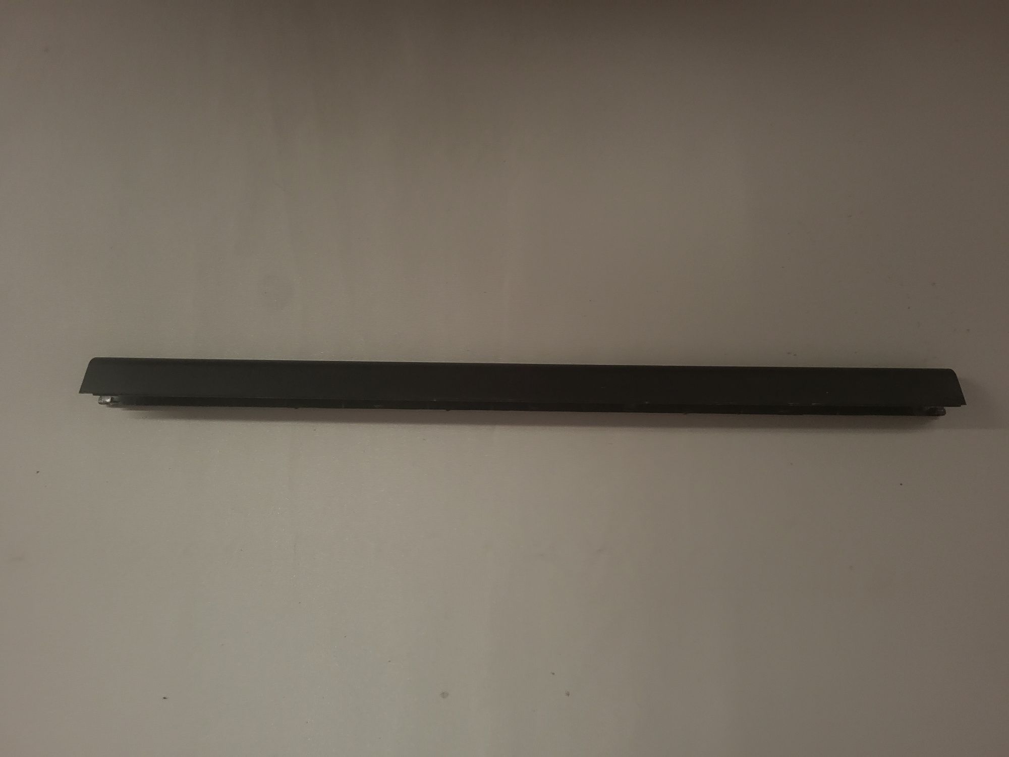 Sprzedam zestaw śrubek do laptopa Asus F553M.