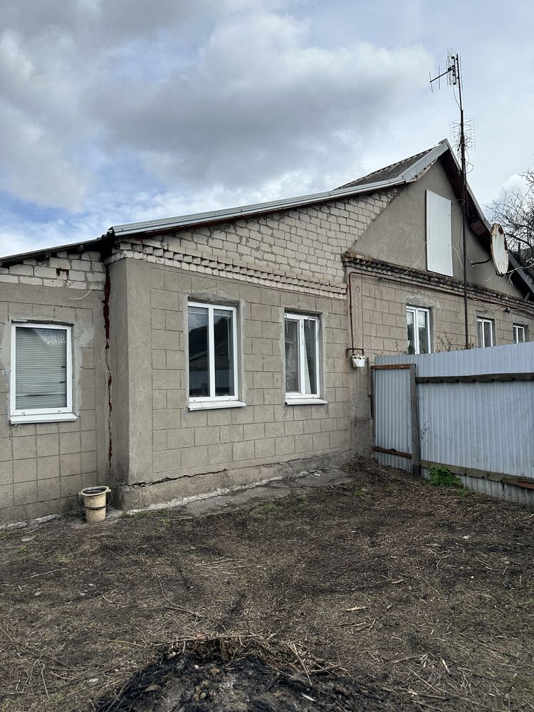 Продам 1/2 дома поселок Строителей