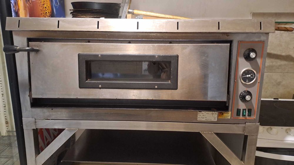 Piec do pizzy z podstawą 1-komorowy na 4 pizze 32 cm manualny, pizza