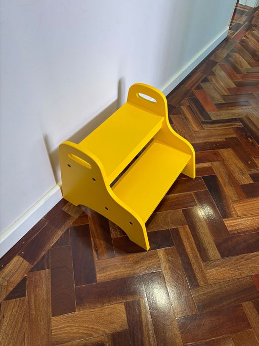 Escadote Trogen IKEA 2 degraus para criança amarelo