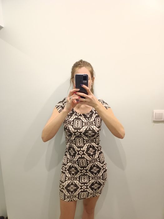 Sukienka mini dzianinowa w azteckie wzory Tally Weijl rozm. S