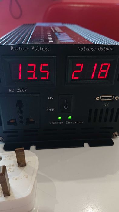 Продам інвертор 3500W(1700W-реальних) з вбудованим зарядним пристроєм