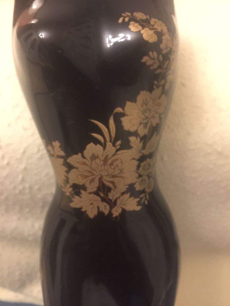 Оригинальная ваза в форме девушки