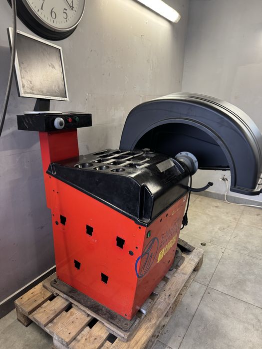 Wyważarka do kół CORGHI  EM 8070