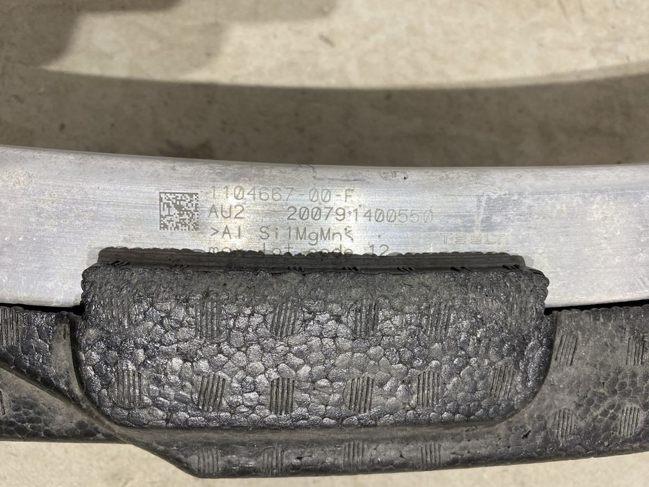 Tesla Model 3 підсилювач бампера