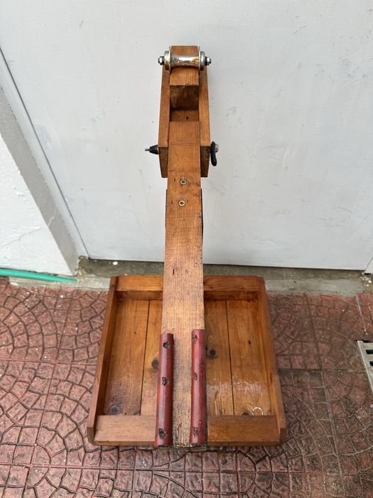Suporte ou cavalete de madeira para bicicletas
