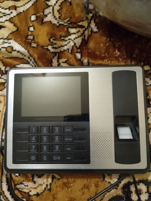 Биометрический терминал учёта рабочего времени.