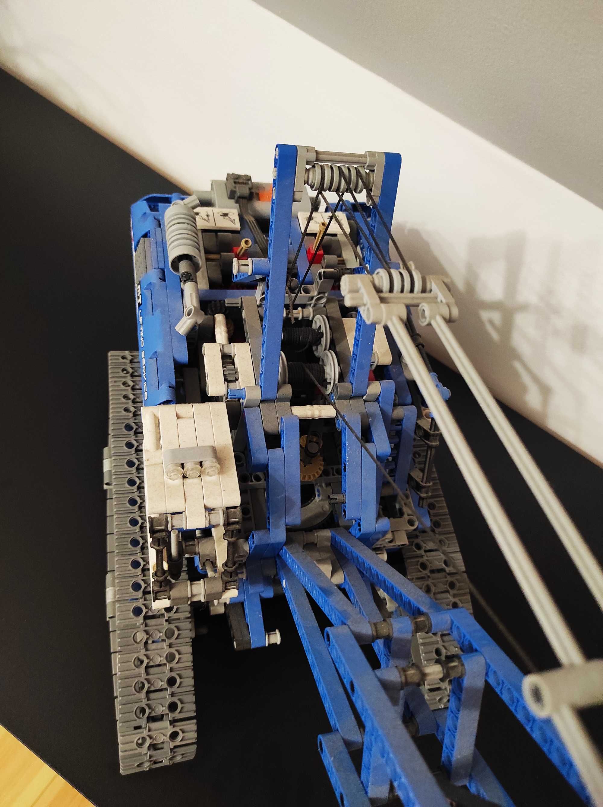 LEGO 42042 Technic Żuraw gąsienicowyLEGO 42042 Crane