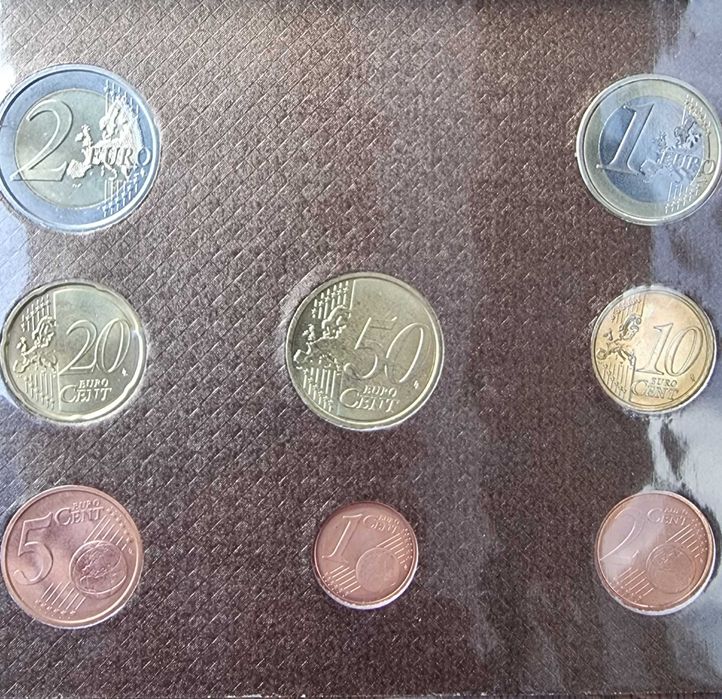 Евро набор монет Ватикана 2011 года.